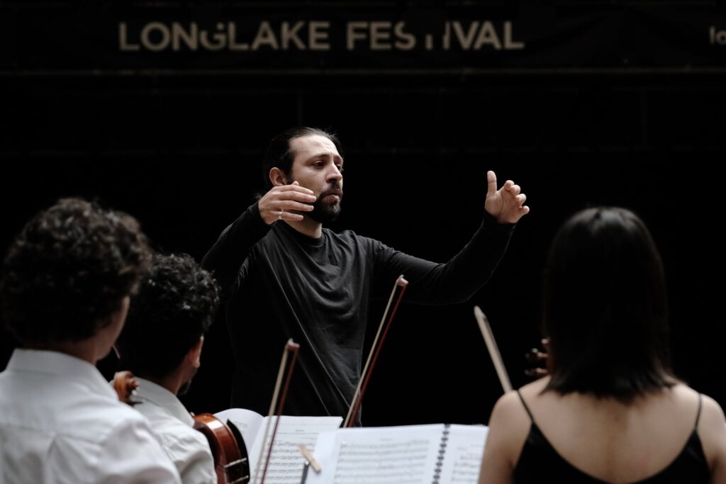 Francesco Bossaglia conducting Mendelssohn's Midsummer-night's dream in Lugano